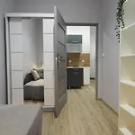 Hola Nawrot Apartment