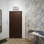 Hola Nawrot Apartment *